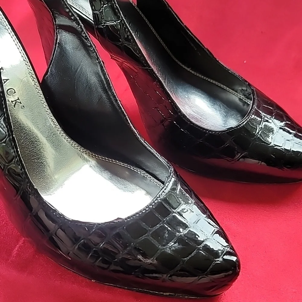 WHBM sz9 Alligator print patent leather slingback pump.